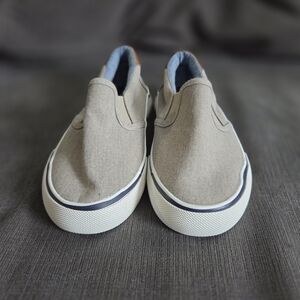 Tommy Bahama Kids Slip-On Sneakers in Light Gray with Navy Trim